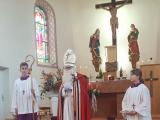 Der Nikolaus beschenkt Jung und Alt in der Müser Kirche